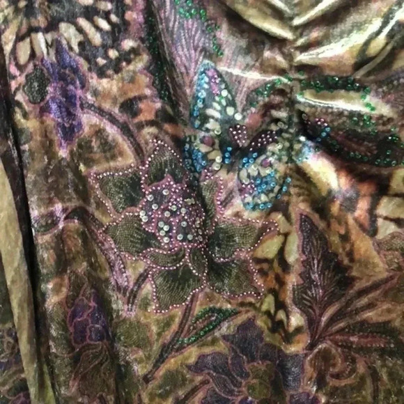 Essentials plus size top/blouse 2X gold with floral and butterfly’s - Picture 2 of 7